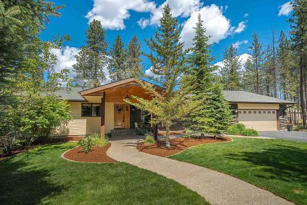 5.32 Acres of Land with Home for Sale in Spokane, Washington