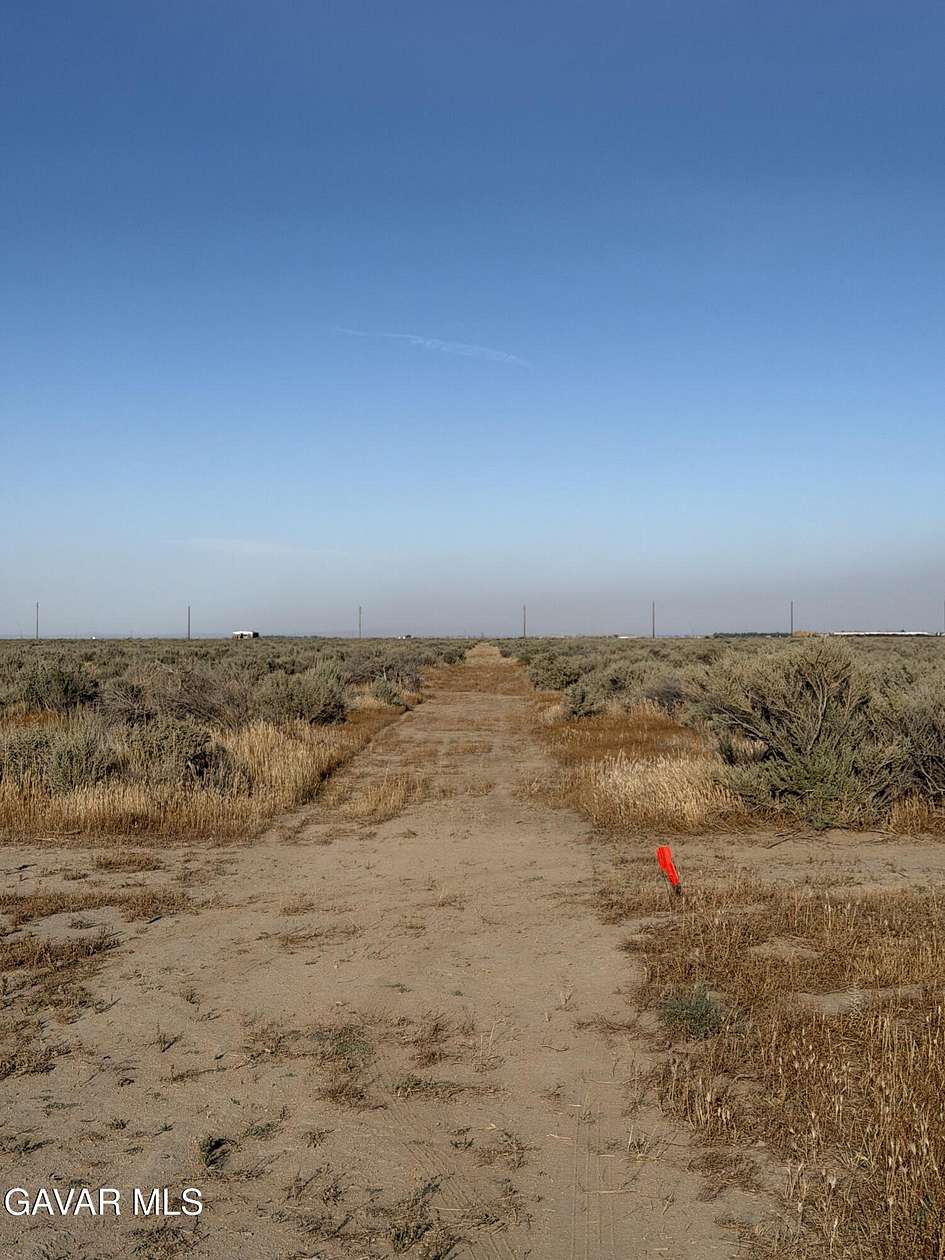 5 Acres of Land for Sale in Lancaster, California