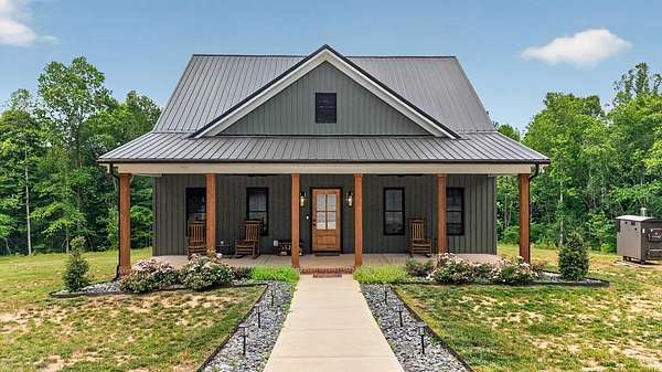 15.1 Acres of Land with Home for Sale in Amelia Court House, Virginia