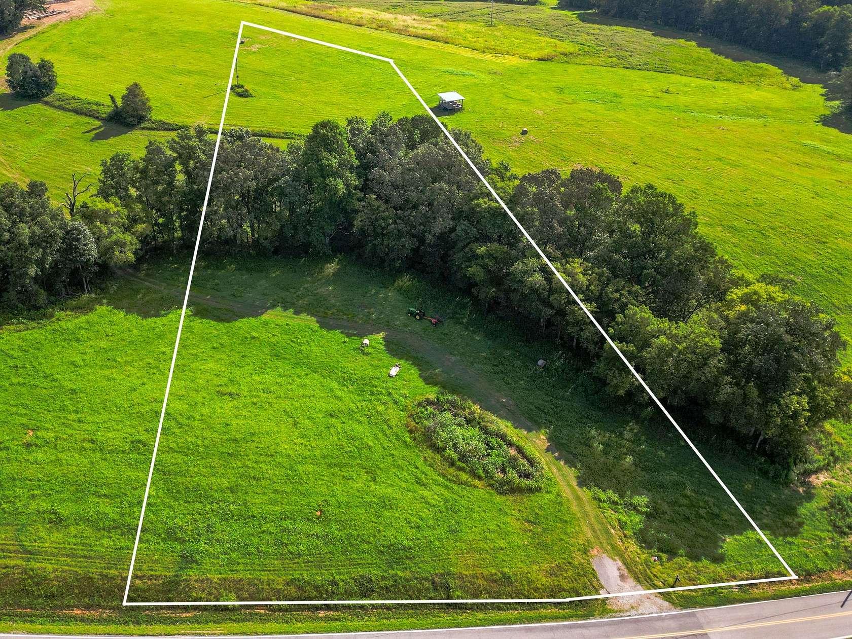 5 Acres of Residential Land for Sale in Springfield, Tennessee
