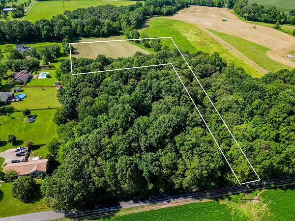 5 Acres of Residential Land for Sale in Springfield, Tennessee