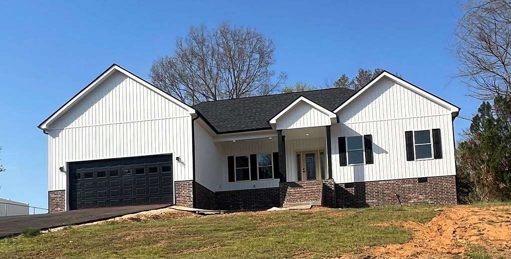 67 Acres of Land with Home for Sale in Paris, Tennessee