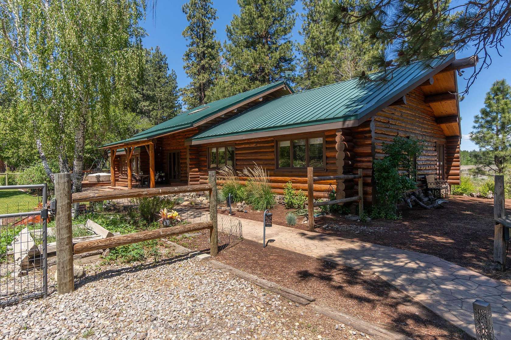 104 Acres of Land with Home for Sale in Chiloquin, Oregon