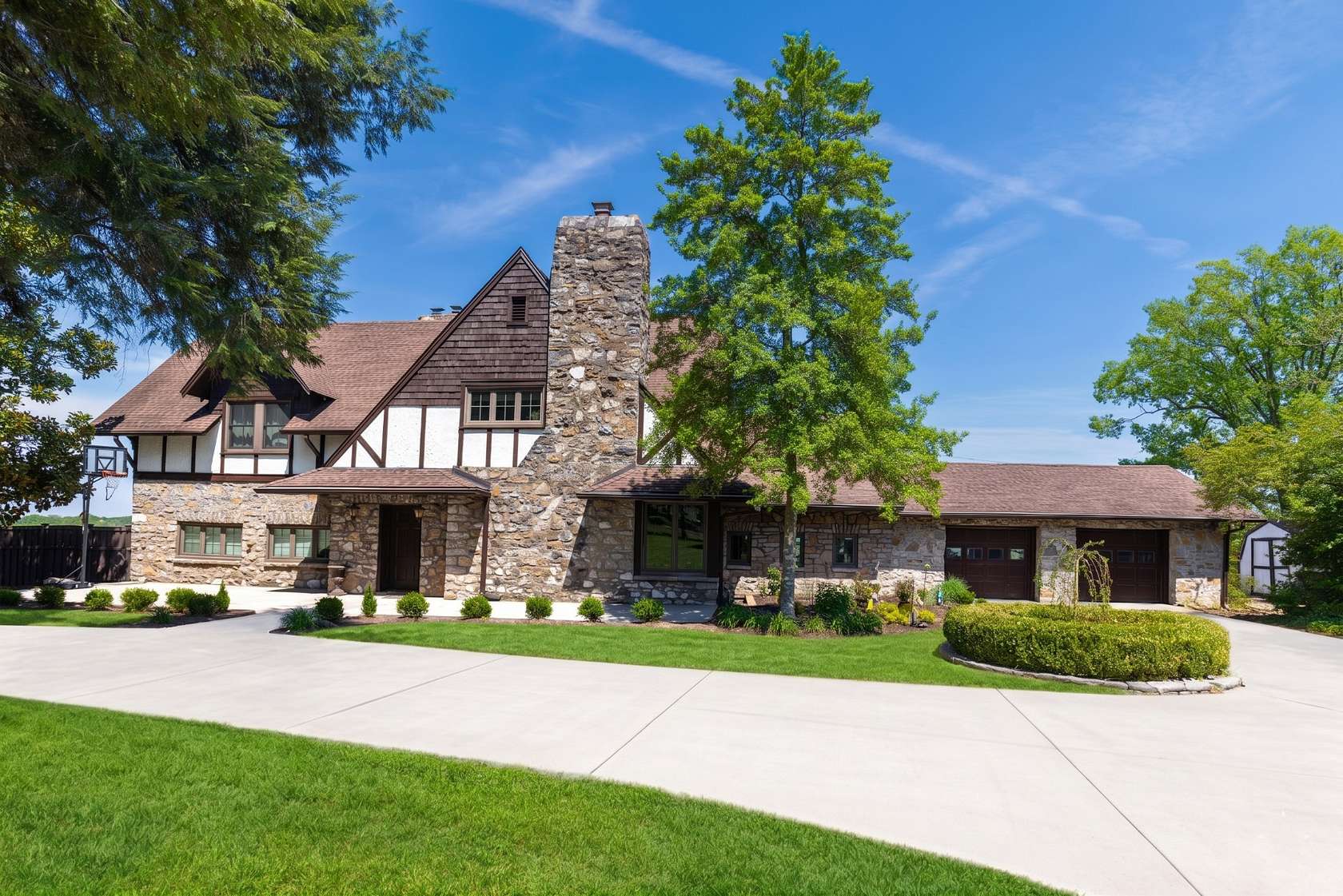 1.72 Acres of Land with Home for Sale in Nashville, Tennessee