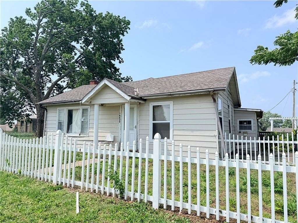 1.69 Acres of Land with Home for Sale in Basehor, Kansas