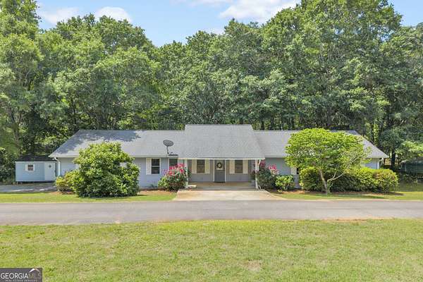 1.65 Acres of Land with Home for Sale in Hartwell, Georgia