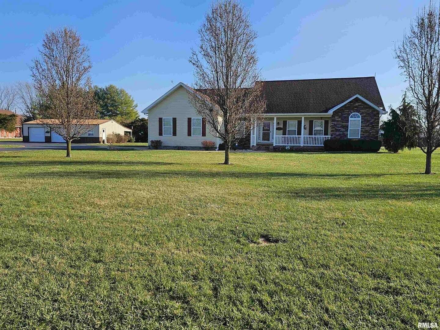 1.58 Acres of Land with Home for Sale in Mount Vernon, Illinois