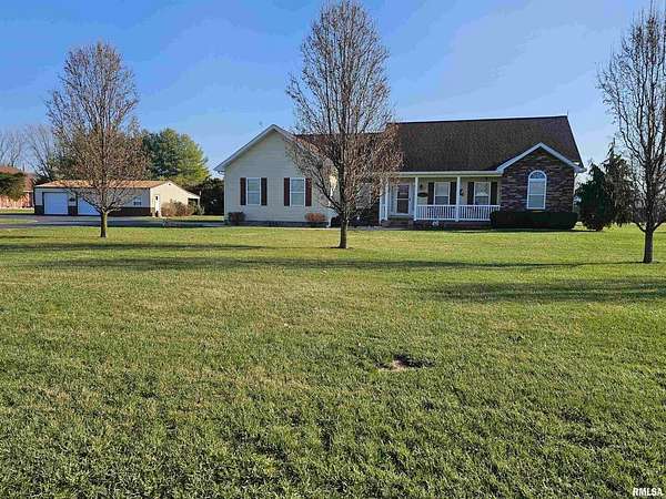 1.58 Acres of Land with Home for Sale in Mount Vernon, Illinois