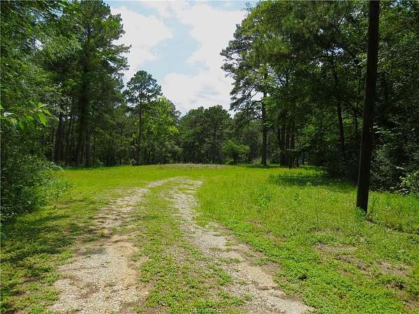 4 Acres of Residential Land for Sale in Navasota, Texas