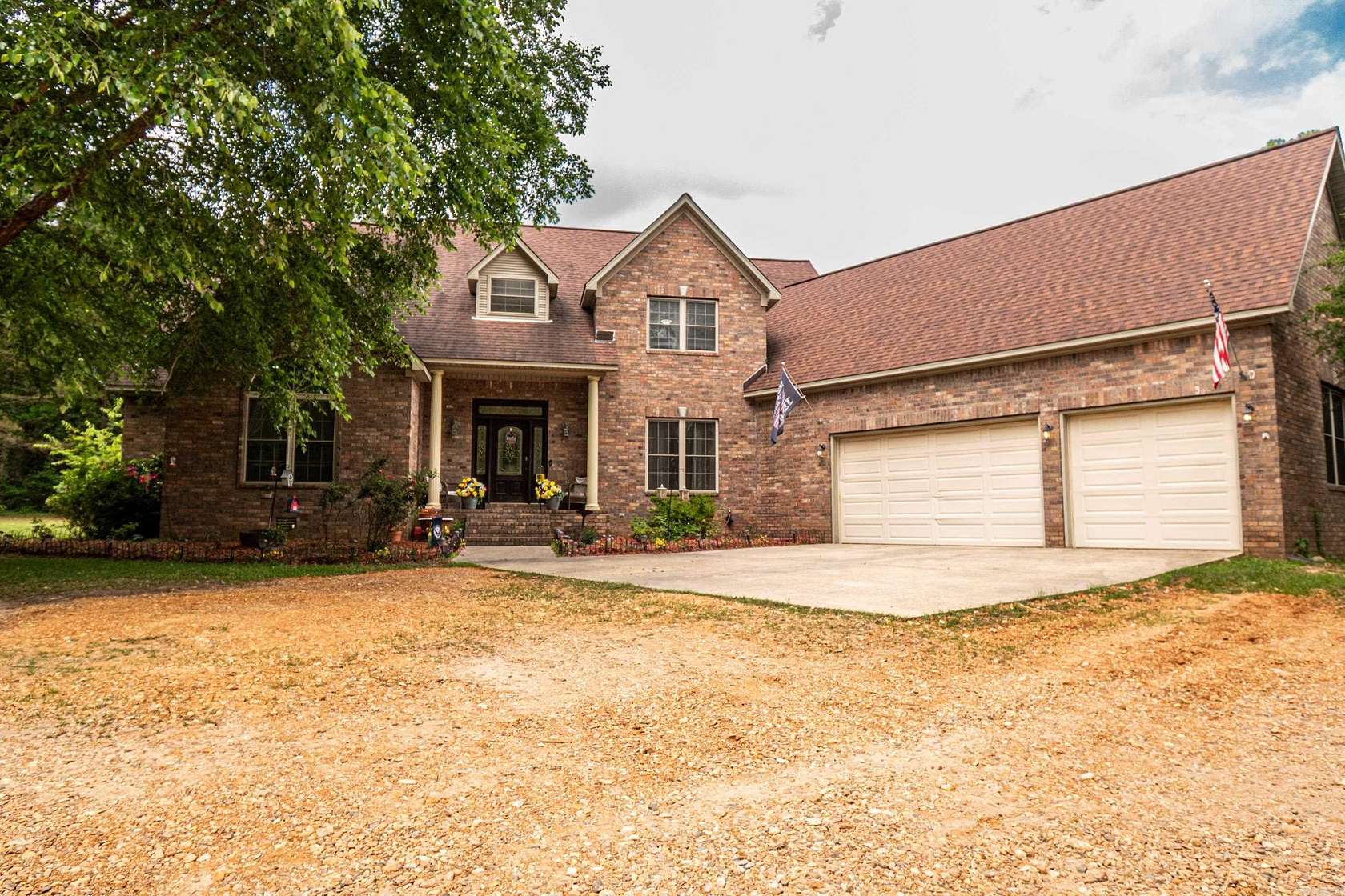 14.1 Acres of Land with Home for Sale in El Dorado, Arkansas