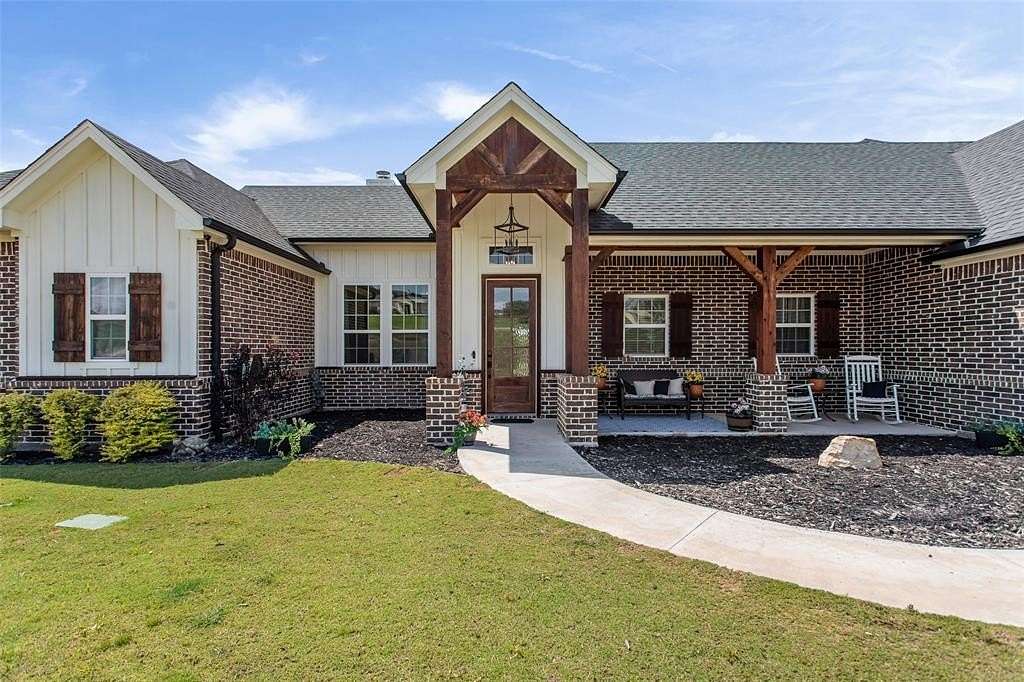 2.21 Acres of Land with Home for Sale in Weatherford, Texas