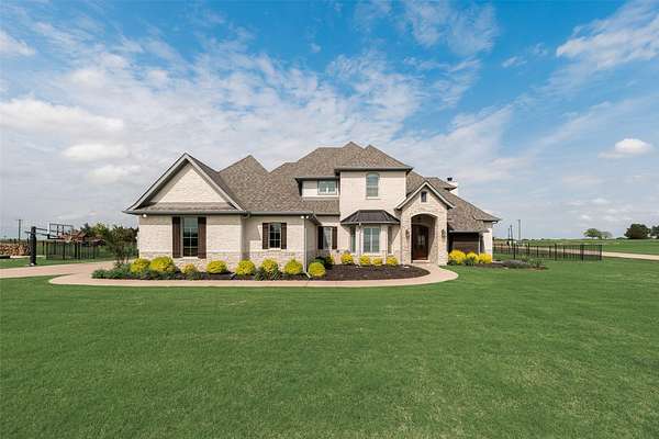 1.5 Acres of Land with Home for Sale in Rockwall, Texas