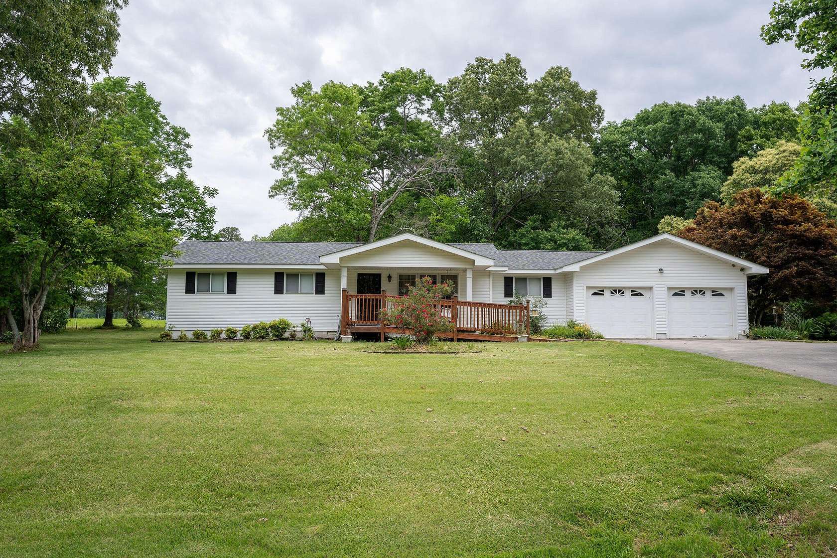 2.3 Acres of Land with Home for Sale in Trenton, Georgia