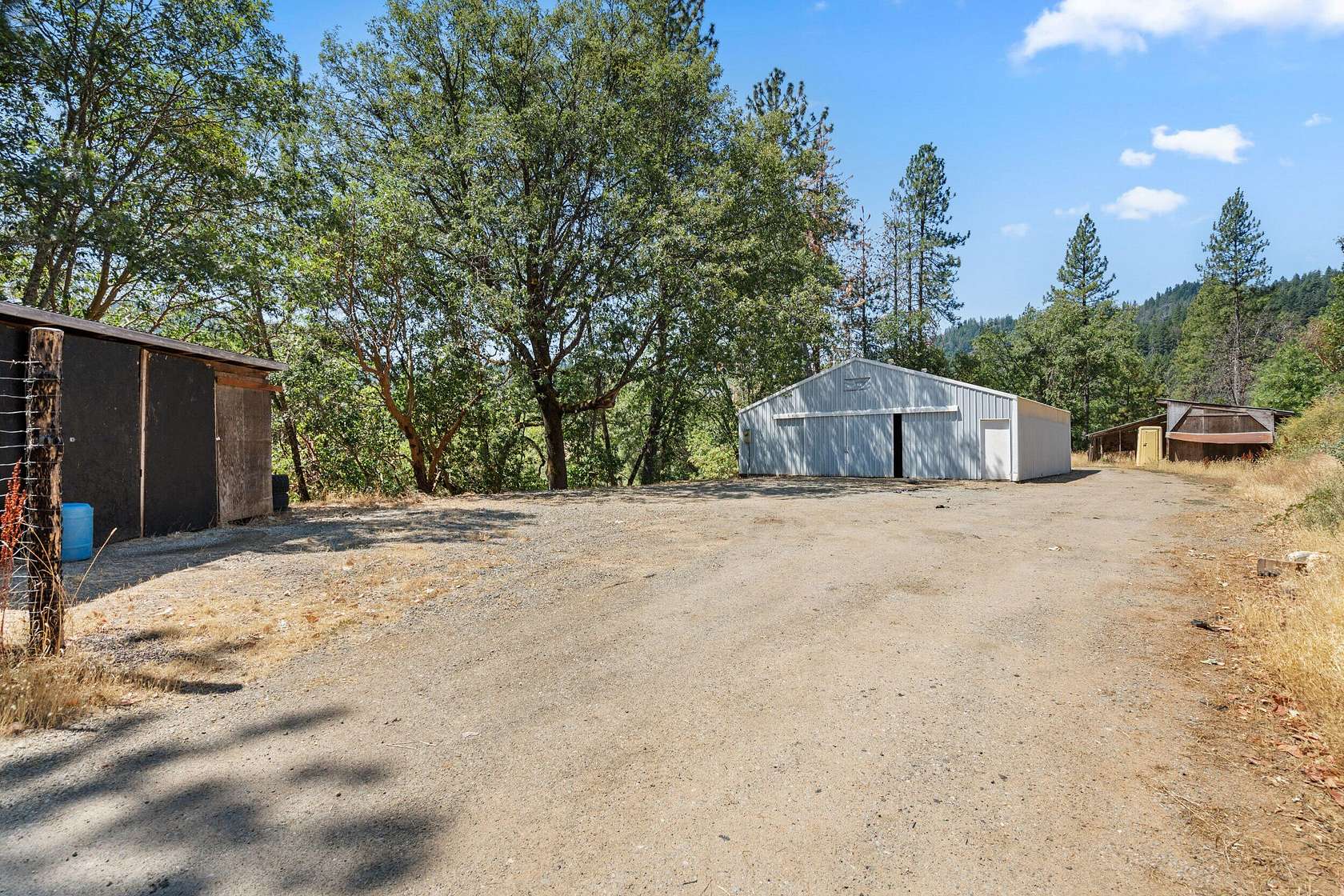 19.7 Acres of Land with Home for Sale in Rogue River, Oregon