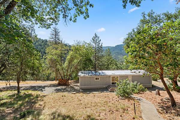 19.7 Acres of Land with Home for Sale in Rogue River, Oregon