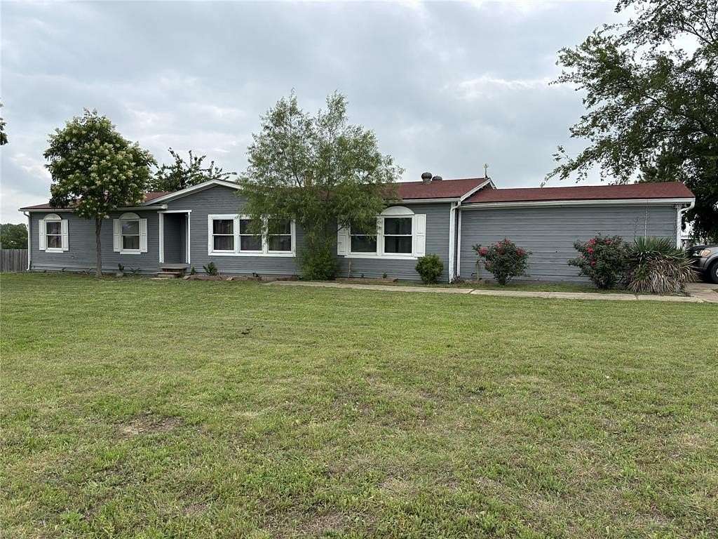 2 Acres of Land with Home for Sale in Quinlan, Texas