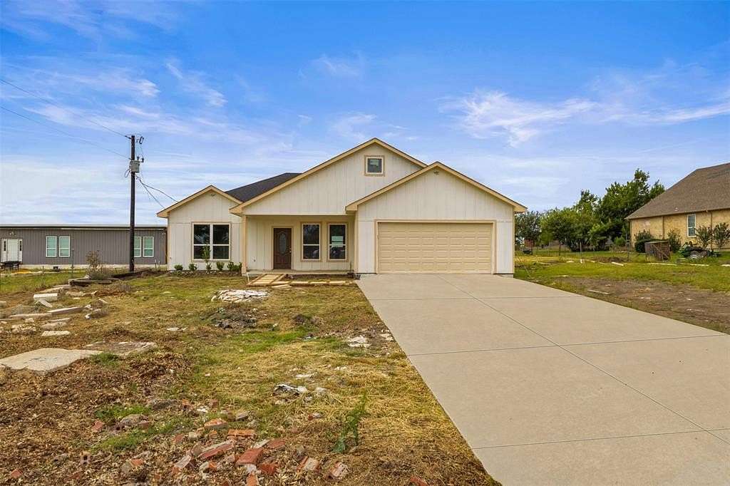 2.5 Acres of Land with Home for Sale in Rice, Texas