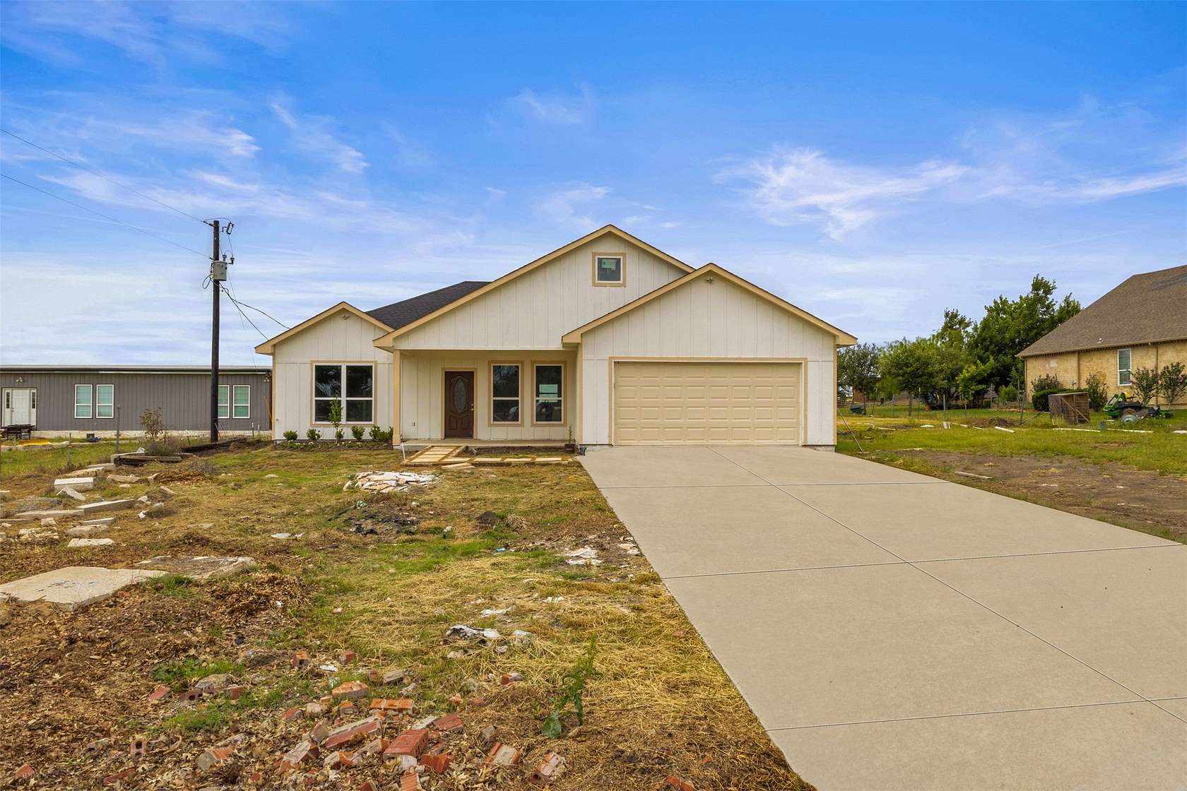 2.5 Acres of Land with Home for Sale in Rice, Texas