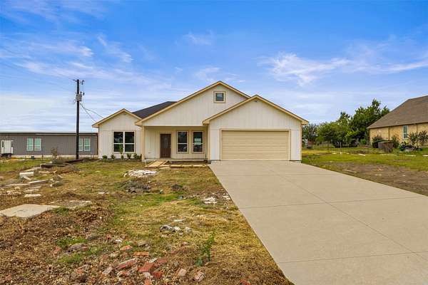 2.5 Acres of Land with Home for Sale in Rice, Texas