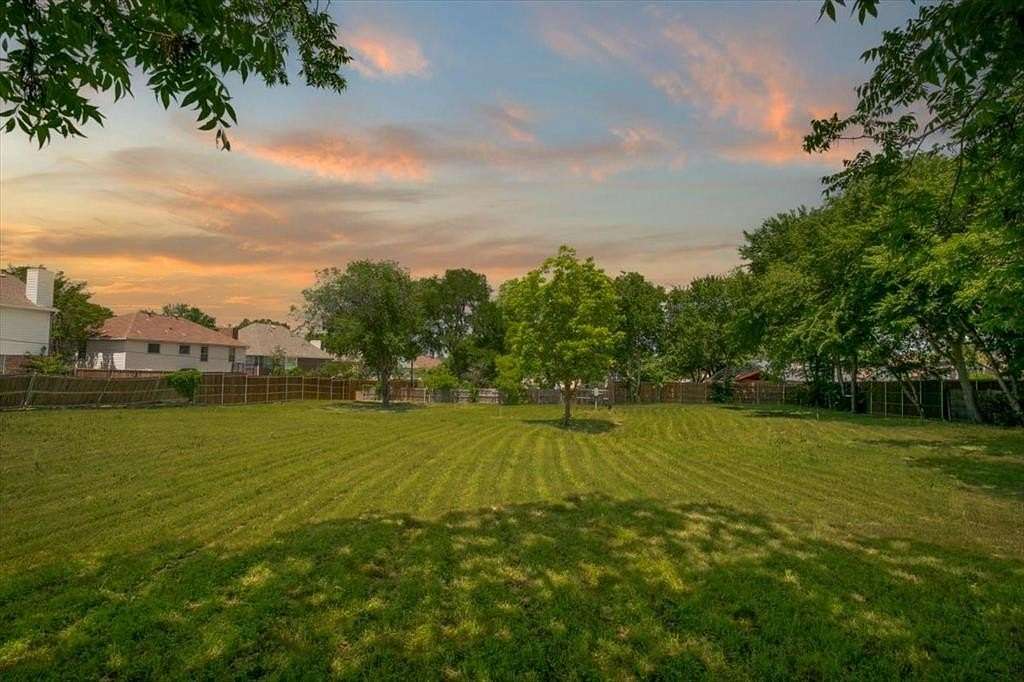 0.75 Acres of Residential Land for Sale in Grapevine, Texas