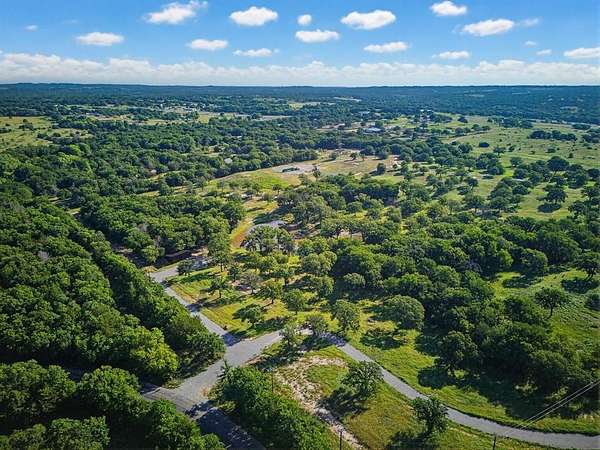 12 Acres of Recreational & Residential Land for Sale in Alvord, Texas