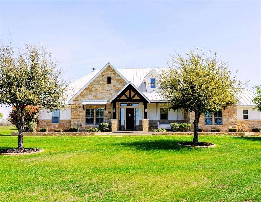38 Acres of Land for Sale in La Vernia, Texas