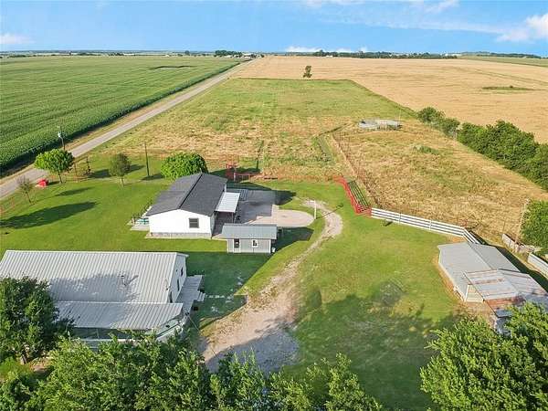 8.56 Acres of Land with Home for Sale in Italy, Texas