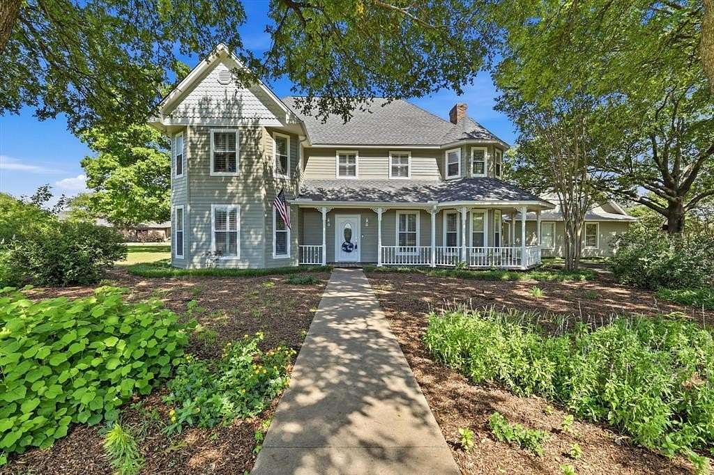 2 Acres of Land with Home for Sale in Melissa, Texas