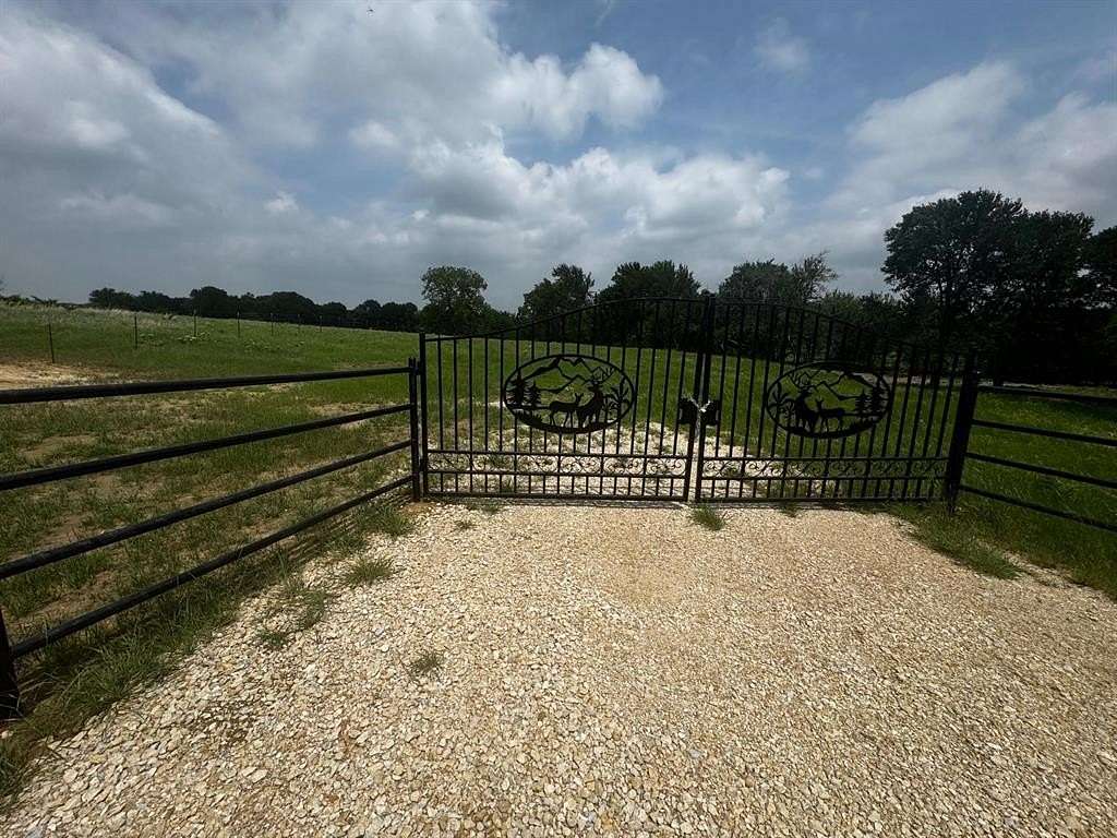 12 Acres of Land for Sale in Whitesboro, Texas