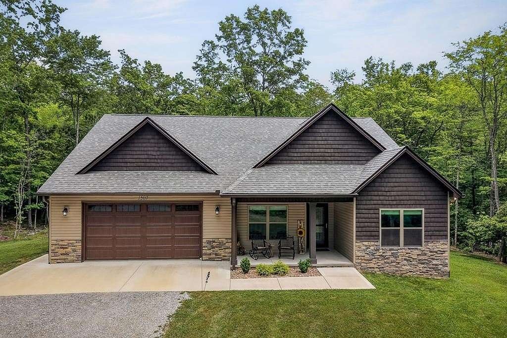 4 Acres of Land with Home for Sale in Monterey, Tennessee