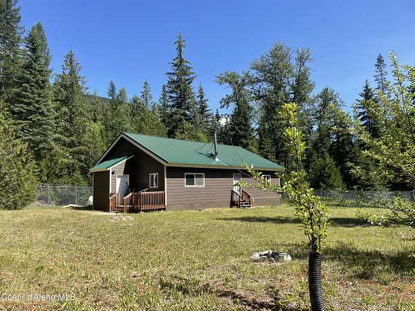 19 Acres of Land with Home for Sale in Bonners Ferry, Idaho