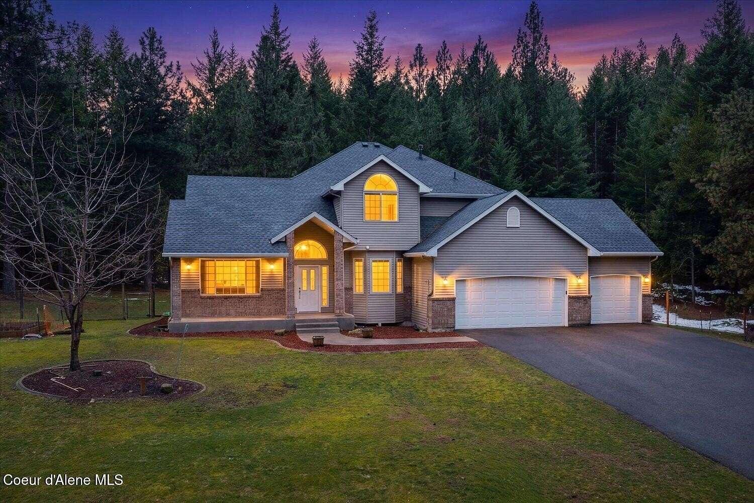 5.72 Acres of Land with Home for Sale in Newman Lake, Washington