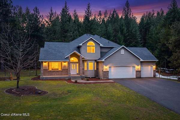 5.72 Acres of Land with Home for Sale in Newman Lake, Washington