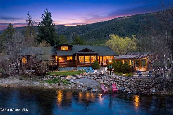 2.5 Acres of Land with Home for Sale in Bonners Ferry, Idaho