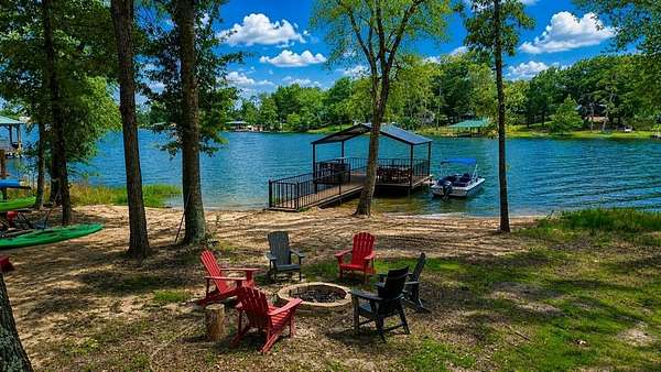 1.6 Acres of Land with Home for Sale in Mineola, Texas