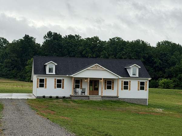 5.22 Acres of Land with Home for Sale in Springfield, Tennessee
