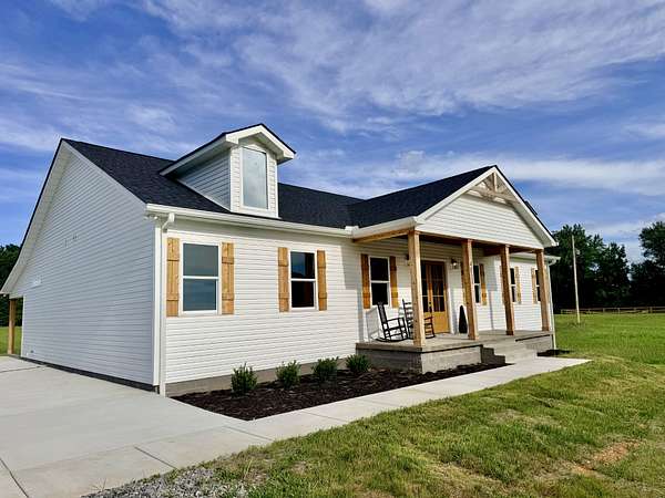 5.22 Acres of Land with Home for Sale in Springfield, Tennessee
