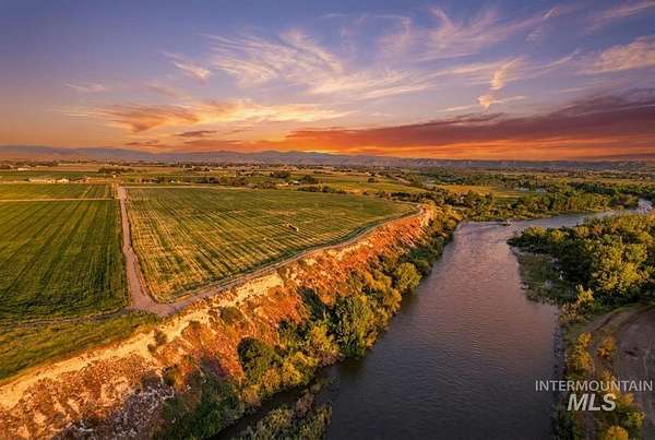 32 Acres of Agricultural & Residential Land for Sale in Emmett, Idaho
