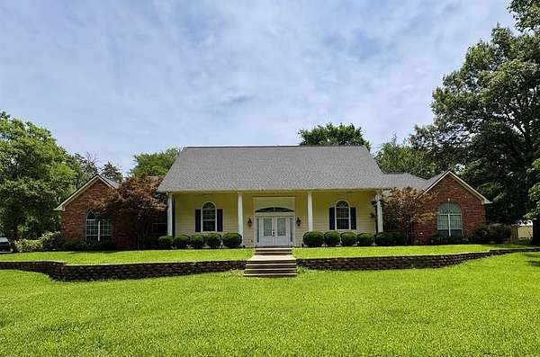 4.64 Acres of Land with Home for Sale in Canton, Texas