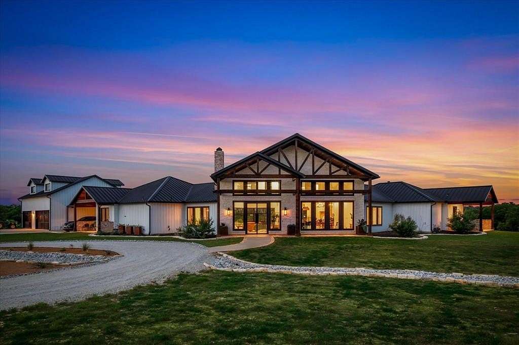 15 Acres of Recreational Land with Home for Sale in Savoy, Texas