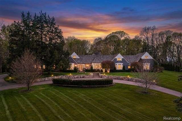 1.6 Acres of Land with Home for Sale in Bloomfield Hills, Michigan