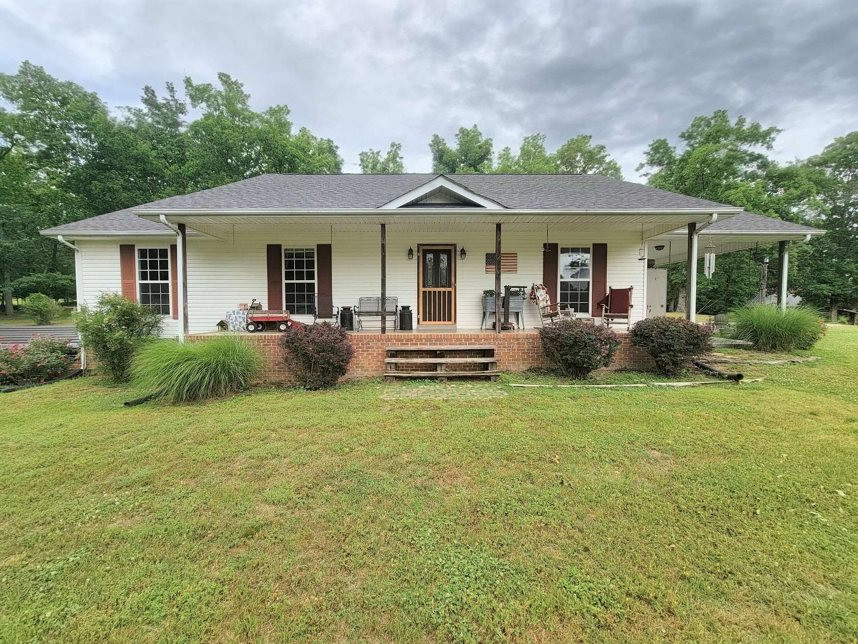 13.8 Acres of Land with Home for Sale in Erin, Tennessee