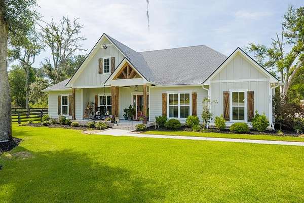 1.8 Acres of Land with Home for Sale in Valdosta, Georgia