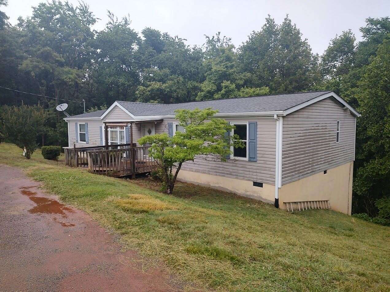 1.55 Acres of Land with Home for Sale in Moneta, Virginia