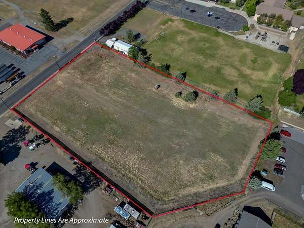 2.6 Acres of Commercial Land for Sale in Yreka, California