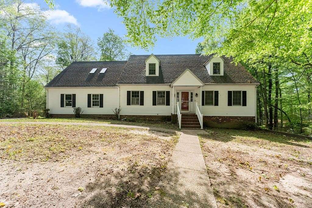 1.54 Acres of Land with Home for Sale in Warsaw, Virginia
