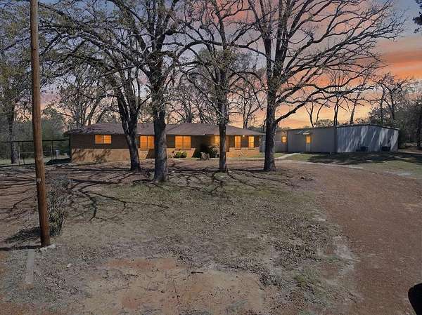 3.5 Acres of Improved Commercial Land for Sale in Eustace, Texas