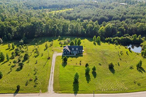 6 Acres of Land with Home for Sale in McEwen, Tennessee