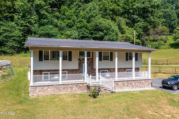 4.64 Acres of Land with Home for Lease in Gate City, Virginia