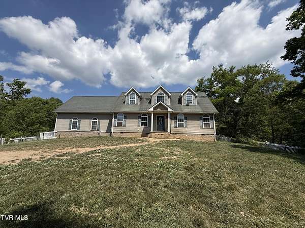 19.2 Acres of Land with Home for Sale in Castlewood, Virginia